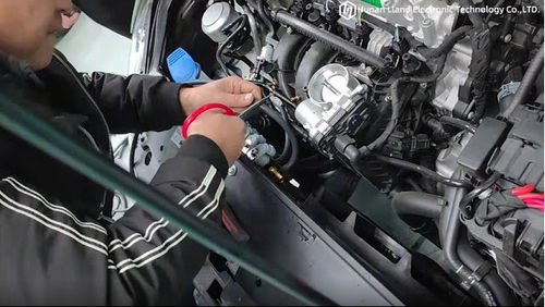 Lắp các ống phun từ đường ray kim phun vào các đầu nối trên ống nạp